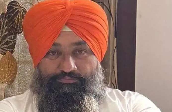 Hindistan’da siyasi isim evinin önünde vurularak öldürüldü