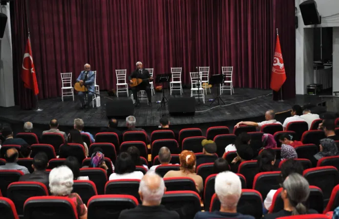 Bornova'da aşıklık geleneği usta ve çıraklarla yaşatıldı