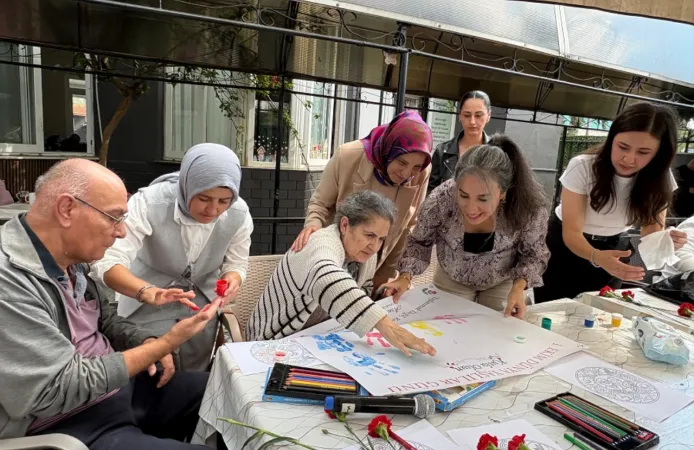Menderes’te huzurevi sakinlerine renkli ziyaret