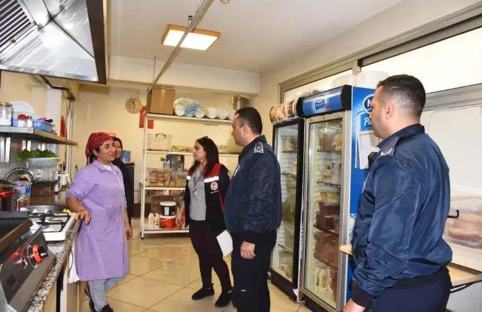 Menemen'de okul kantinleri tek tek denetlendi
