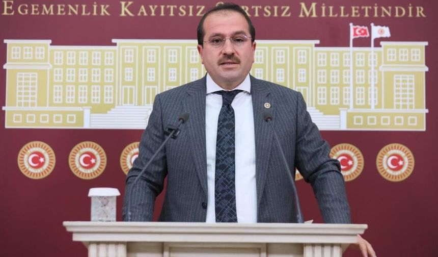 AK Partili Kırkpınar’dan Tugay’a: "İzmir hizmet bekliyor, siyaset değil"