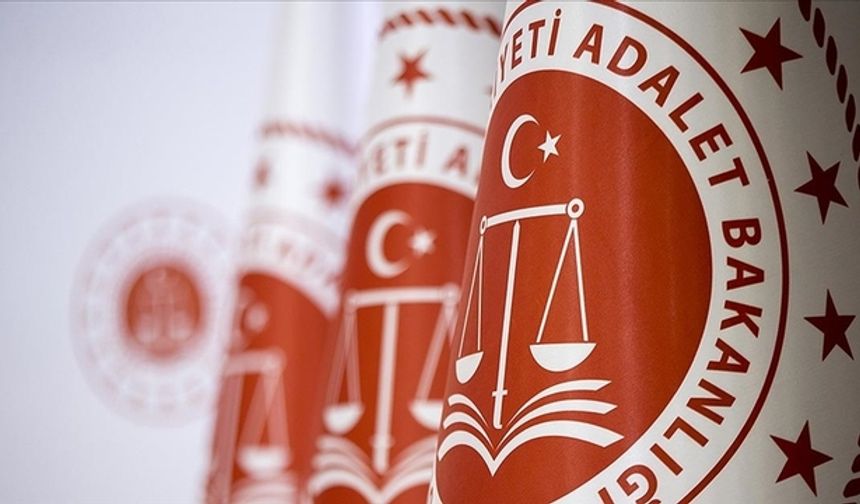 Adalet Bakanlığı'ndan memur alımında yeni dönem! Yaş sınırı kalktı