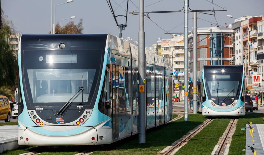Çiğli Tramvayı durdu: Yolcular ESHOT otobüslerine yönlendirildi