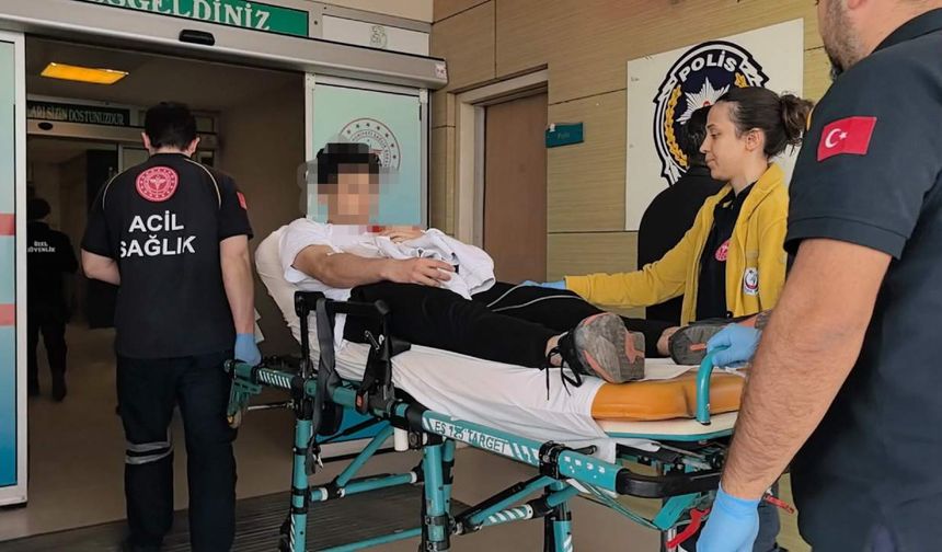 17 yaşındaki genç arkadaşıyla şakalaşırken bıçaklandı