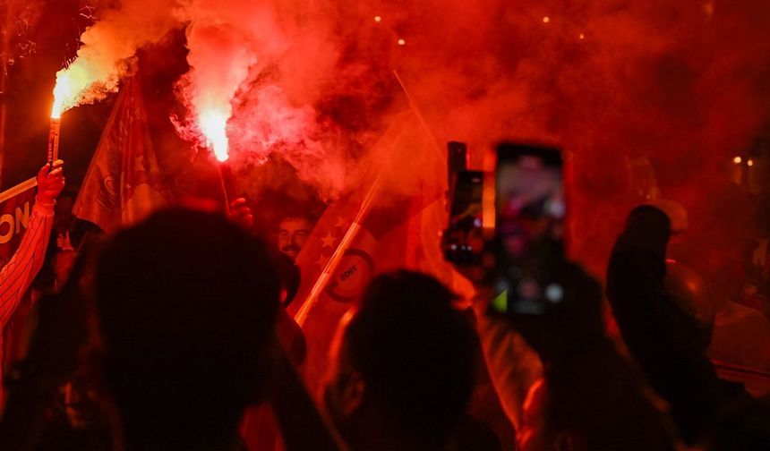 Almanya'da olaylı şampiyonluk kutlaması: 33 polis yaralandı