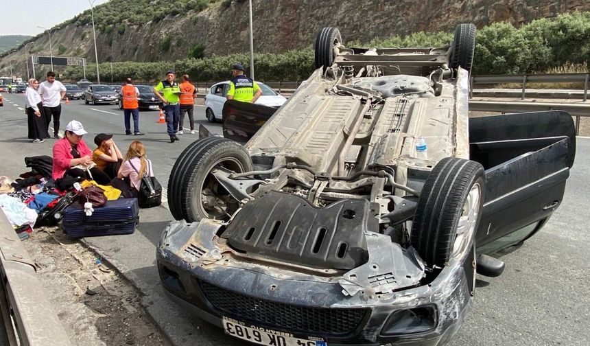 Beton bariyere çarparak takla atan aracın ters dönmesiyle 3 kişi yaralandı