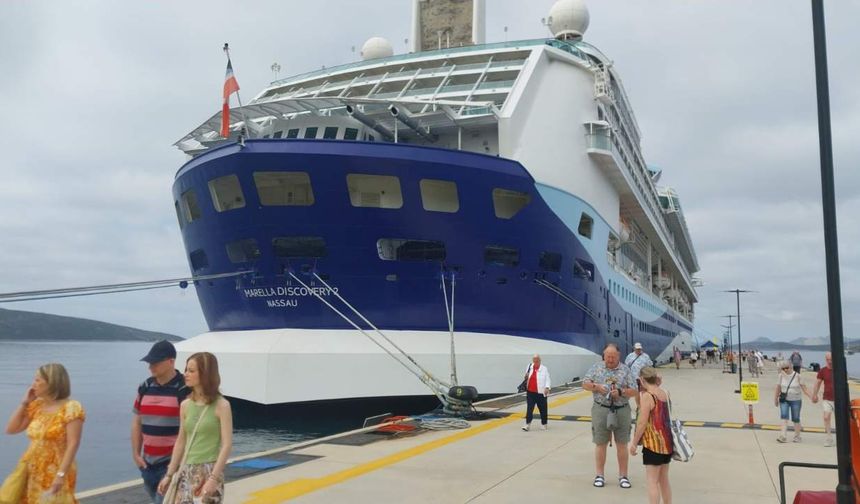 Dev kruvaziyer Bodrum’da: Turist akını başladı