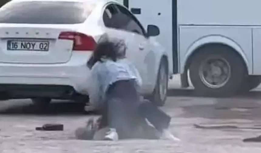 Genç kızlar arasında şok eden kavga: O anlar kamerada!
