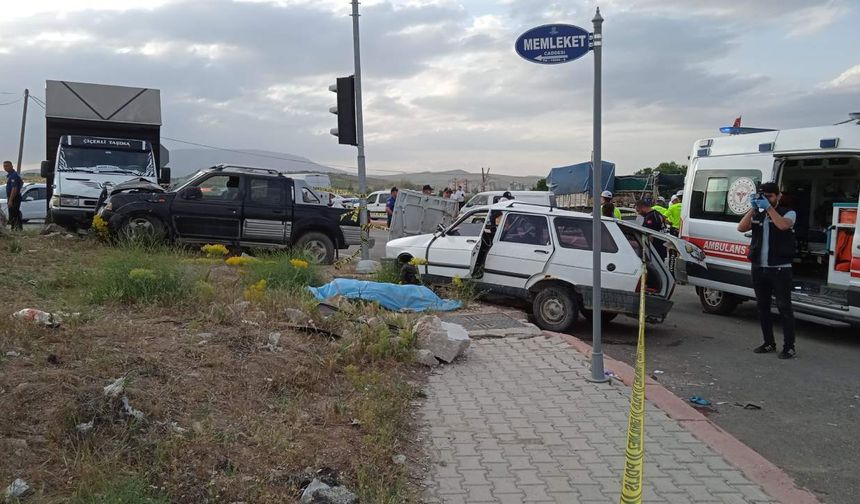 Kırmızı ışık ihlali nedeniyle yaşlı çift hayatını kaybetti