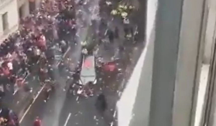 Şampiyonluk kutlamaları kana bulandı: Araç kalabalığın arasına daldı, 47 Yaralı