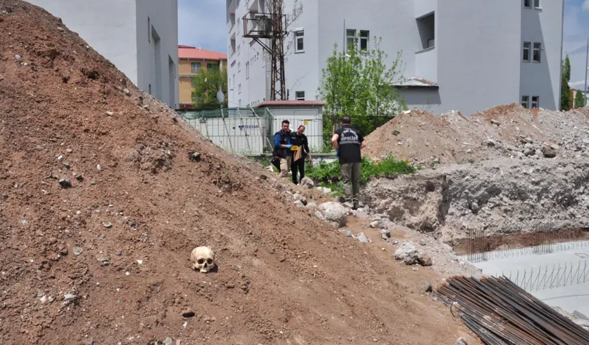 SON DAKİKA | Okul inşaatı temel kazısında kafatası ve kemikler bulundu