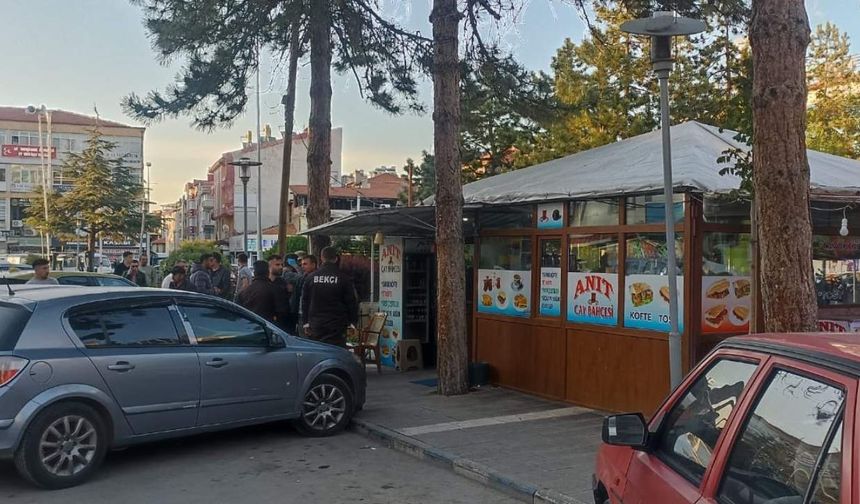 Tartıştığı kişiyi sokak ortasında silahla vurdu