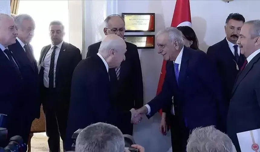 TBMM’de dikkat çeken buluşma: DEM Parti, MHP’nin kapısını çalıyor!