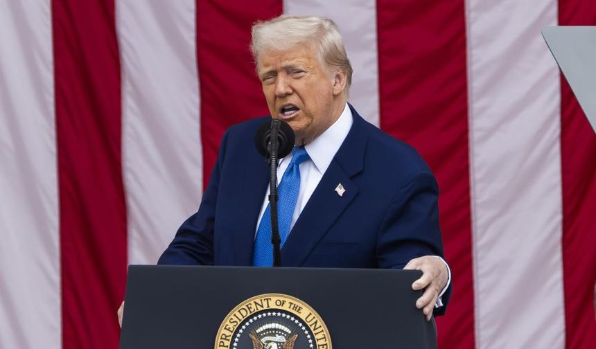 Trump’tan Putin’e sert sözler: Ateşle oynuyor