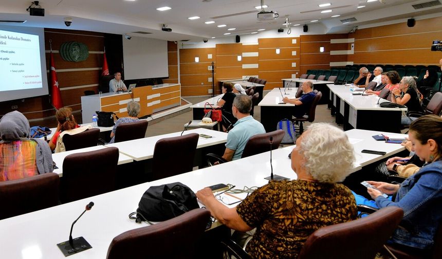 Bornova'da sebzeciliğin temelleri bilimsel yöntemlerle anlatıldı