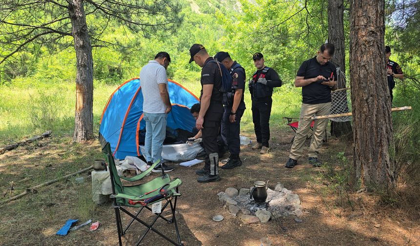 Kampa giden öğretmen kayıplara karıştı