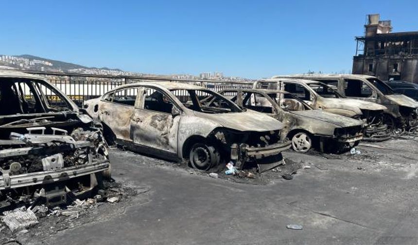 İzmir'deki feci yangın oto galericiler sitesinde onlarca aracı küle döndürdü