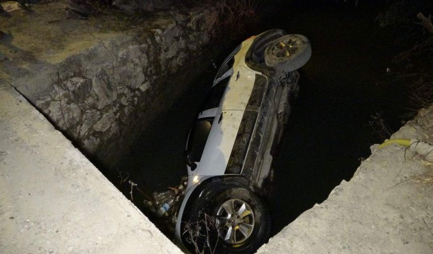 Otomobilin sulama kanalına uçmasıyla iki kişi hayatını kaybetti