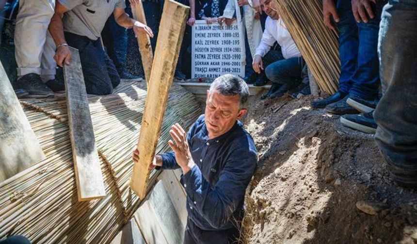 Özgür Özel'in zor vedası: "Kardeşim" dediği Ferdi Zeyrek’i elleriyle toprağa verdi!