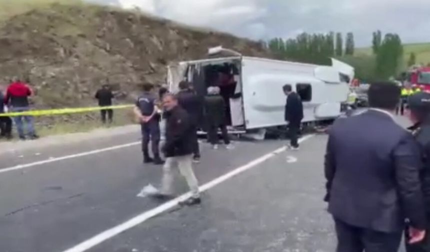 Taziye dönüşü midibüs devrildi: 2 ölü, 27 yaralı