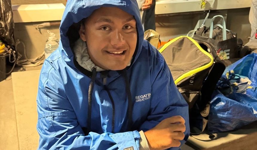 Ultra maraton yüzücüsü Tuna, Manş Denizi'ni geçen ilk otizmli birey olmak için kulaç atmaya başladı