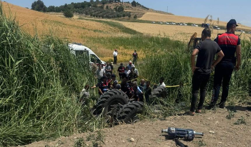 Yangını söndürmek isterken traktörün altında kaldı