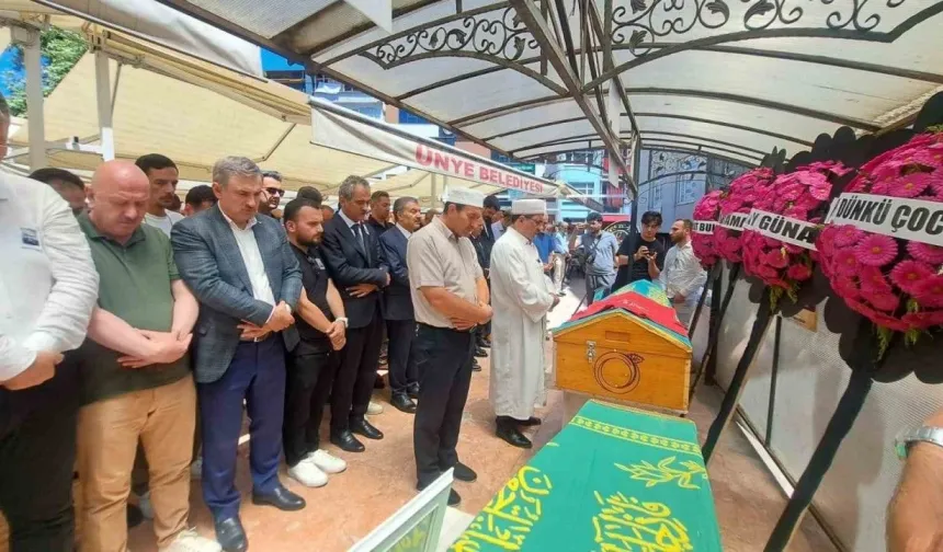 Yapımcı ve yönetmen Ahmet Selim Tuncer son yolculuğuna uğurlandı