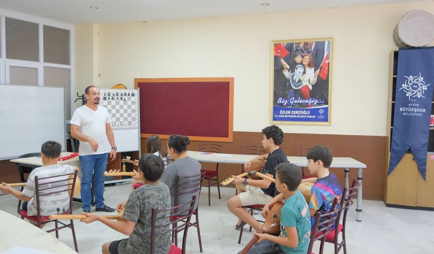 Aydınlı çocuklar bağlamayla büyüyor