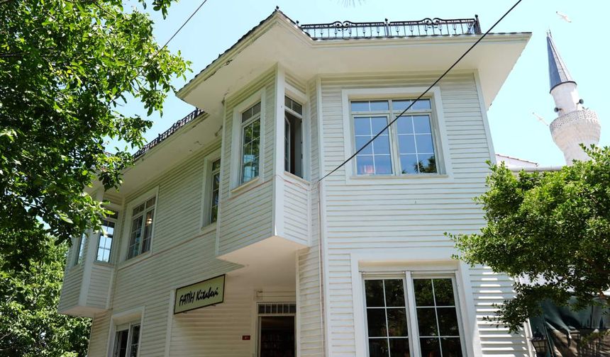 Fatih Kitabevi artık Üsküdar’da
