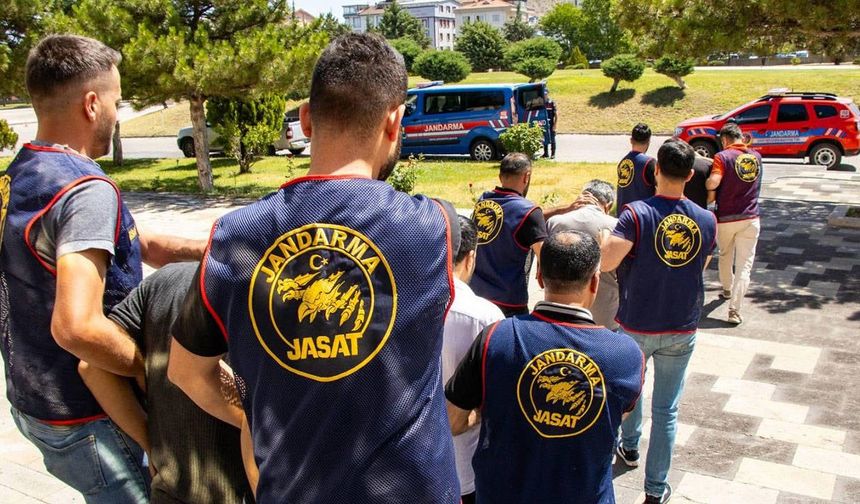 Battaniyeye sarılı cesedi şehir şehir taşıdılar: Kan donduran cinayete 4 tutuklama