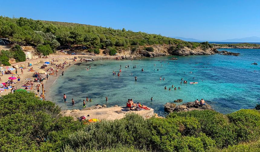 İzmir tatil yerleri: Seferihisar Sığacık Plajı’nda denizin keyfini çıkarın