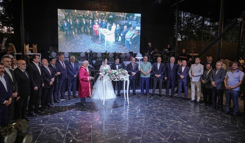 Siyaset ve iş dünyası bu düğünde buluştu: Görkemli gecede 'evet' dediler