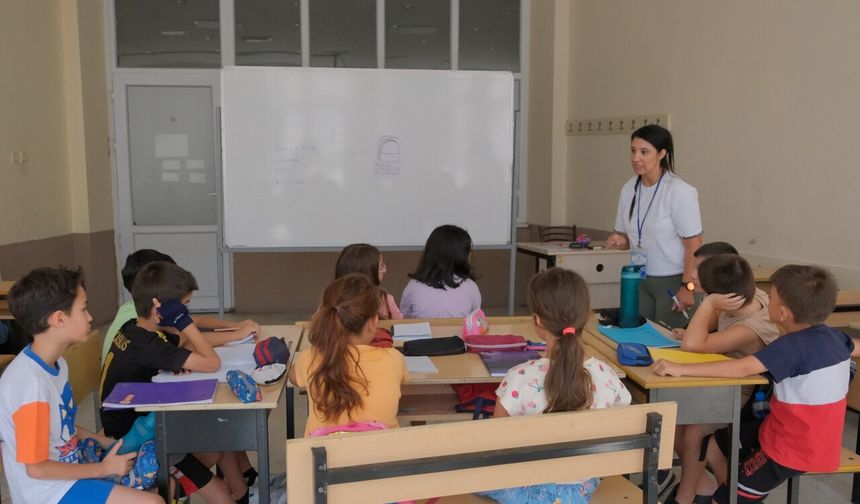 Aydınlı çocuklar, yaz tatilini İngilizce öğrenerek geçiriyor