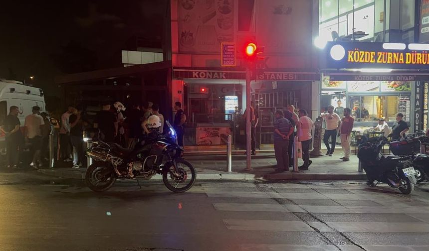 Sokak ortasında bıçaklı kavga: Yaralı ve saldırgan olay yerinden kaçtı!