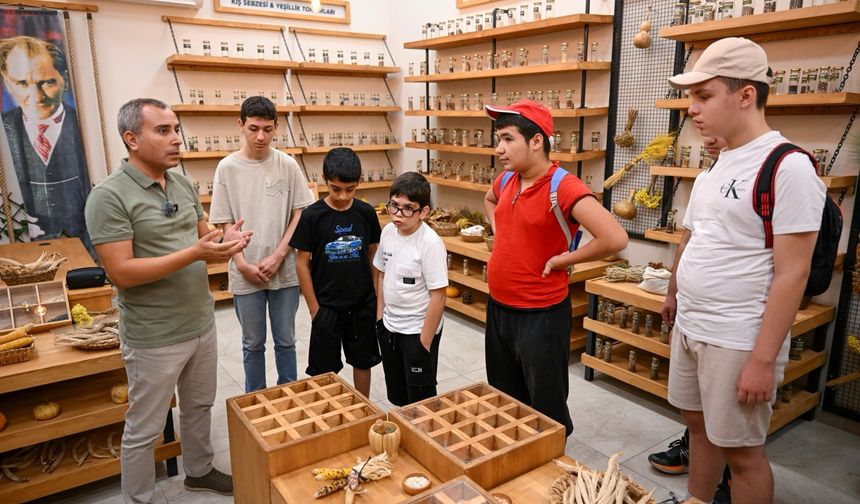 Bornova Belediyesi özel gereksinimli öğrencileri üretim sürecinde buluşturdu