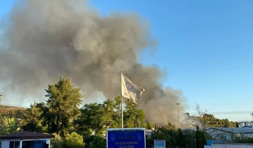Buca’da katı atık merkezinde korkutan yangın: Aynı bölgede daha önce orman yangını çıkmıştı