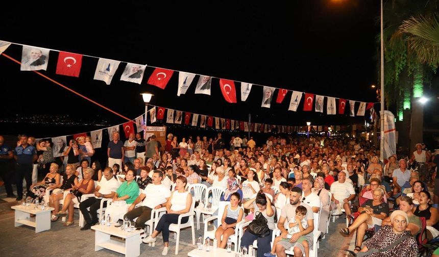 Çandarlı'da çocukların neşesi müzikle buluştu