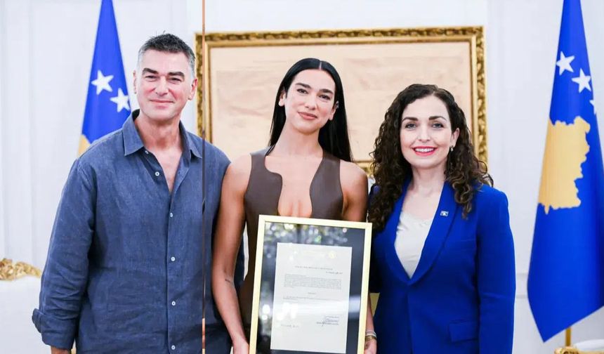 Dua Lipa, üçüncü vatandaşlığını aldı