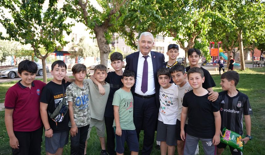 Kemalpaşa'ya 17 yeni mini futbol sahası geliyor