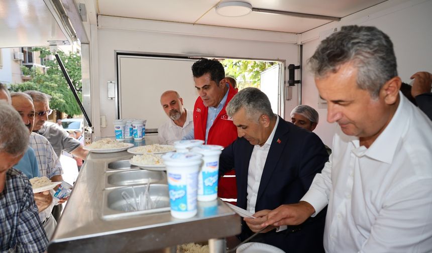 İzmir’de Kızılay’dan şehit polisler için anlamlı program