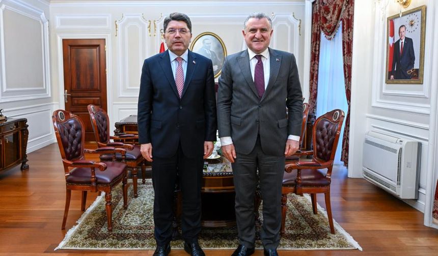 Gençlik ve Spor Bakanı Osman Aşkın Bak’tan Adalet Bakanı Yılmaz Tunç’a ziyaret