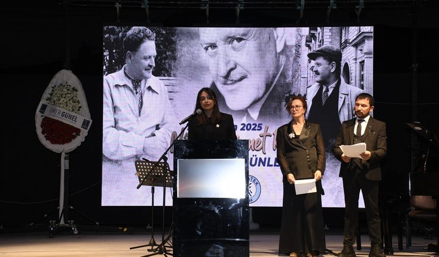 Nazım Hikmet'in dizeleri Kuşadası'nda yankılandı