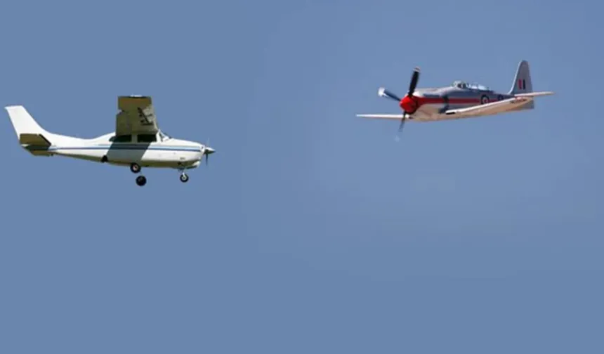 Avusturalya'da iki hafif uçak havada çarpıştı: 1 pilot öldü