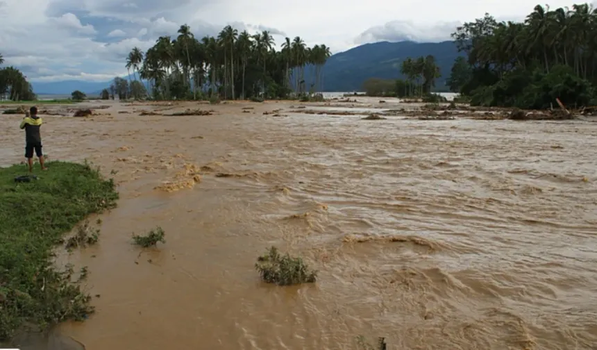 Endonezya'da sel ve heyelanlarda can kaybı 303’e yükseldi