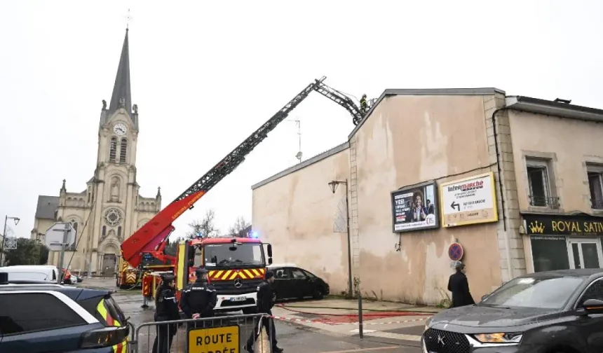 Fransa'da 3 katlı binada yangın: 5 kişi hayatını kaybetti