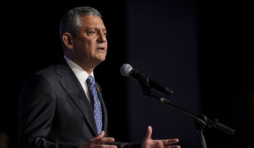 Özgür Özel, CHP Kurultayı’nda yeniden genel başkanlığa seçildi