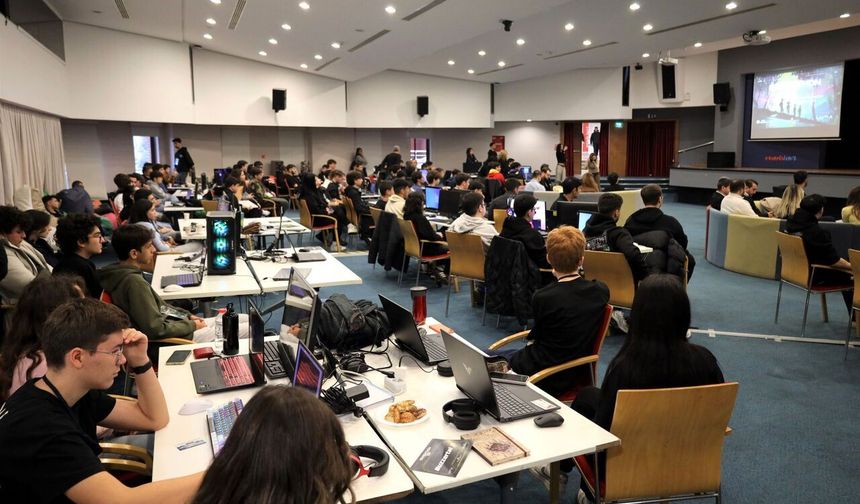 77 liseli genç, en iyi oyunu geliştirmek için mücadele etti