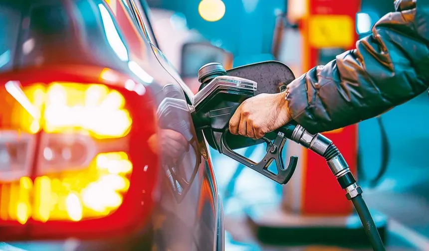 Akaryakıtta tabela değişti: Benzine 1,61 TL zam geldi