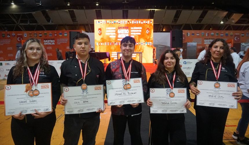 İzmirli genç şefler, GASTROANTALYA'dan madalyalarla döndü