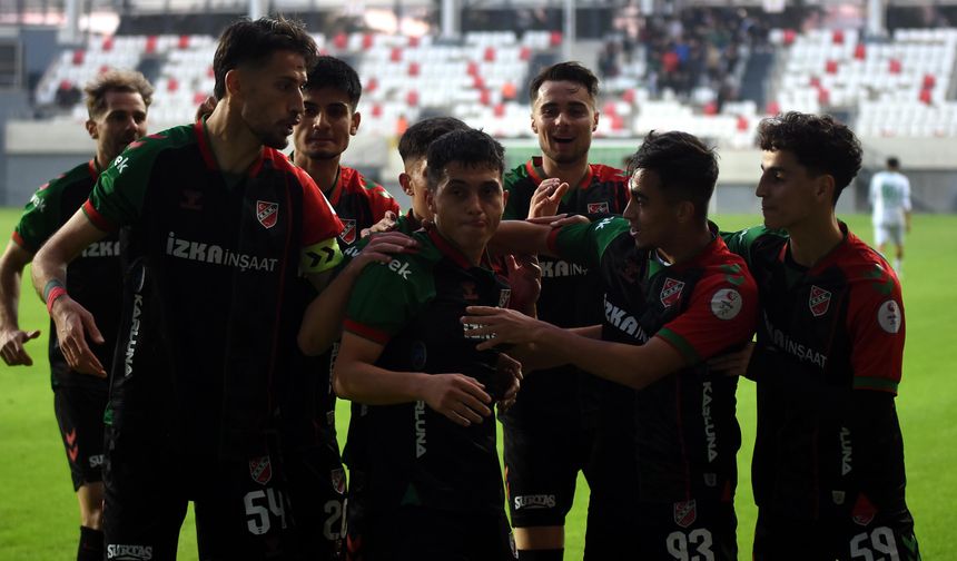 Karşıyaka, Bornova 1877’yi rahat geçti: Zirve takibi sürüyor